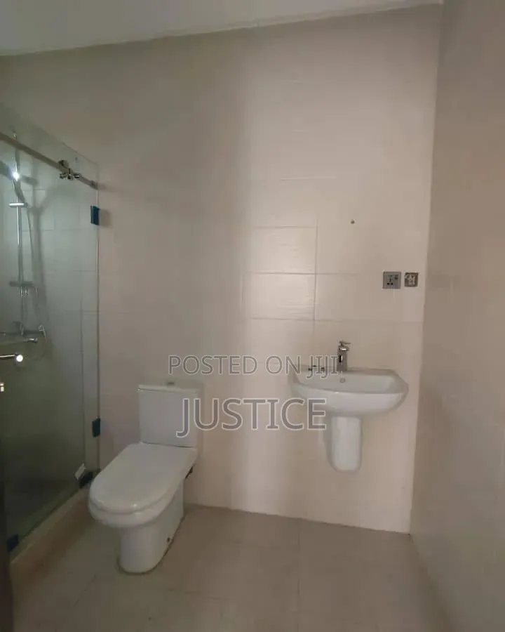 3bdrm Townhouse / Terrace in Dzorwulu for rent