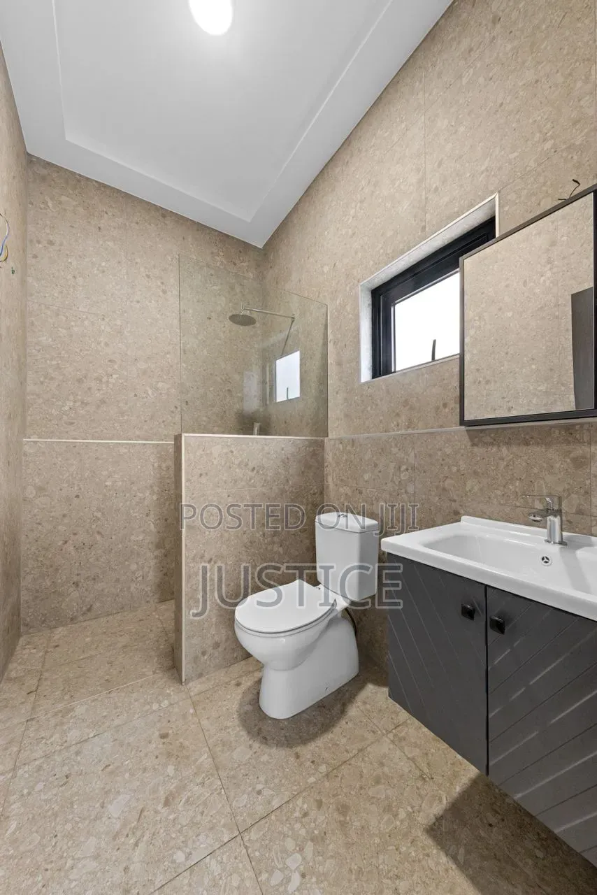 3bdrm House in Adenta, SSNIT Flats for sale