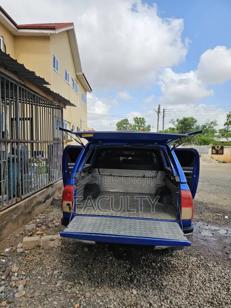 Toyota Hilux SR 4x4 2018 Blue