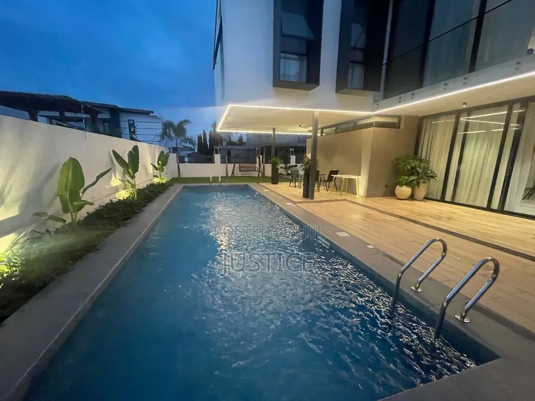 4bdrm Mansion in Airport Hills Estate for sale