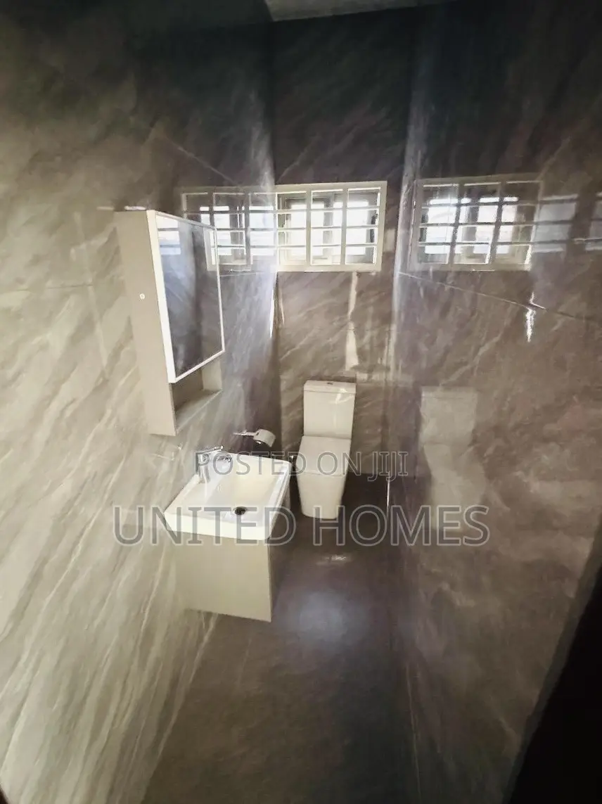 3bdrm House in Achimota for sale