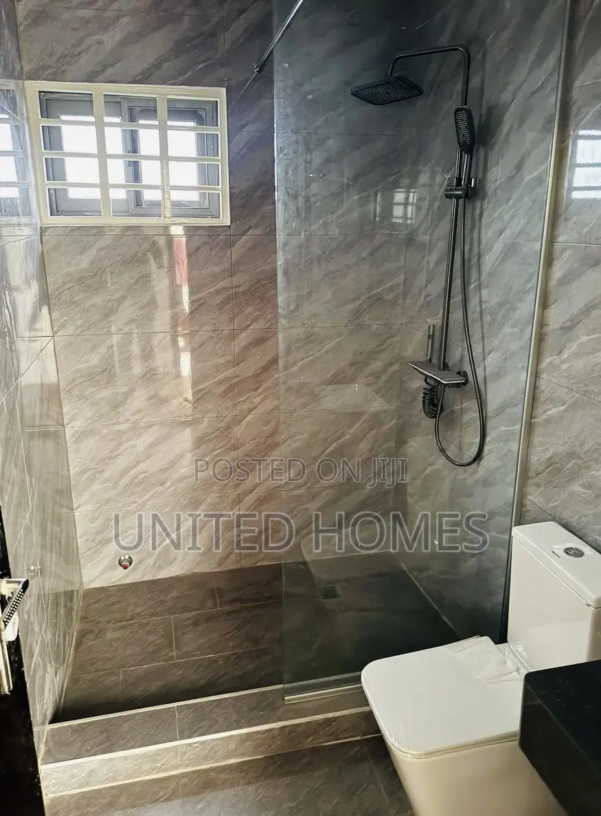 3bdrm House in Achimota for sale