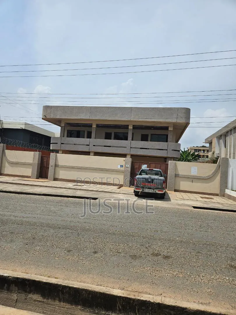 7bdrm House in Achimota, Overhead for sale