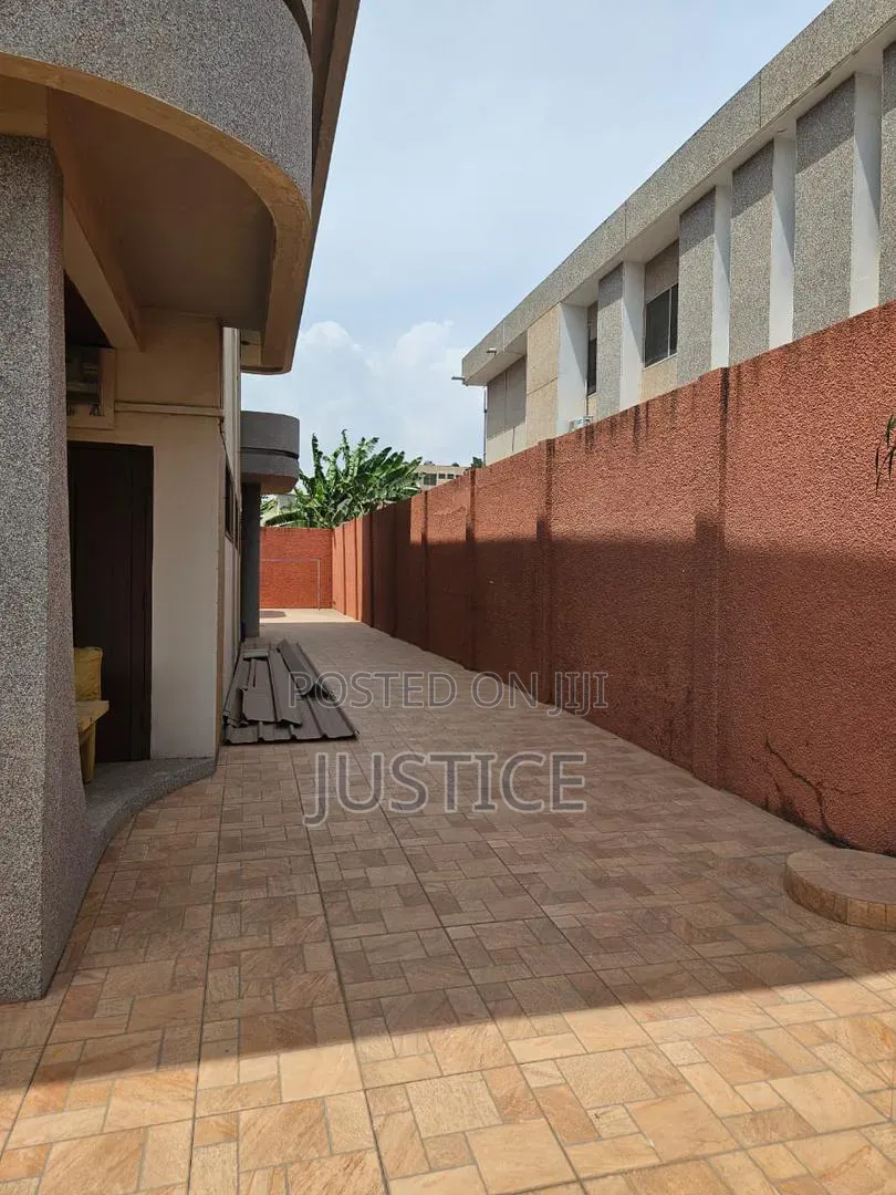 7bdrm House in Achimota, Overhead for sale