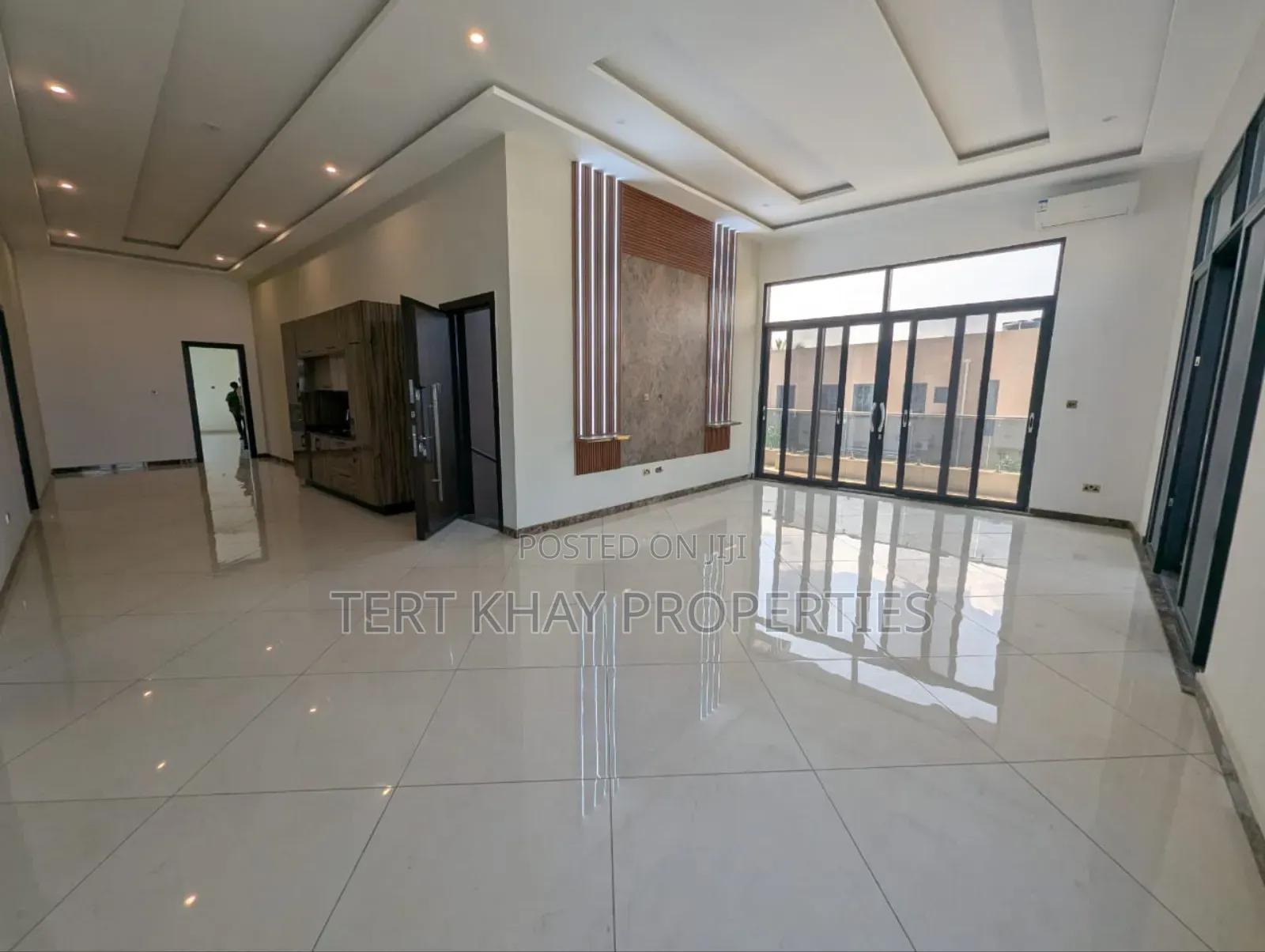 6bdrm House in East Airport, Spintex for sale