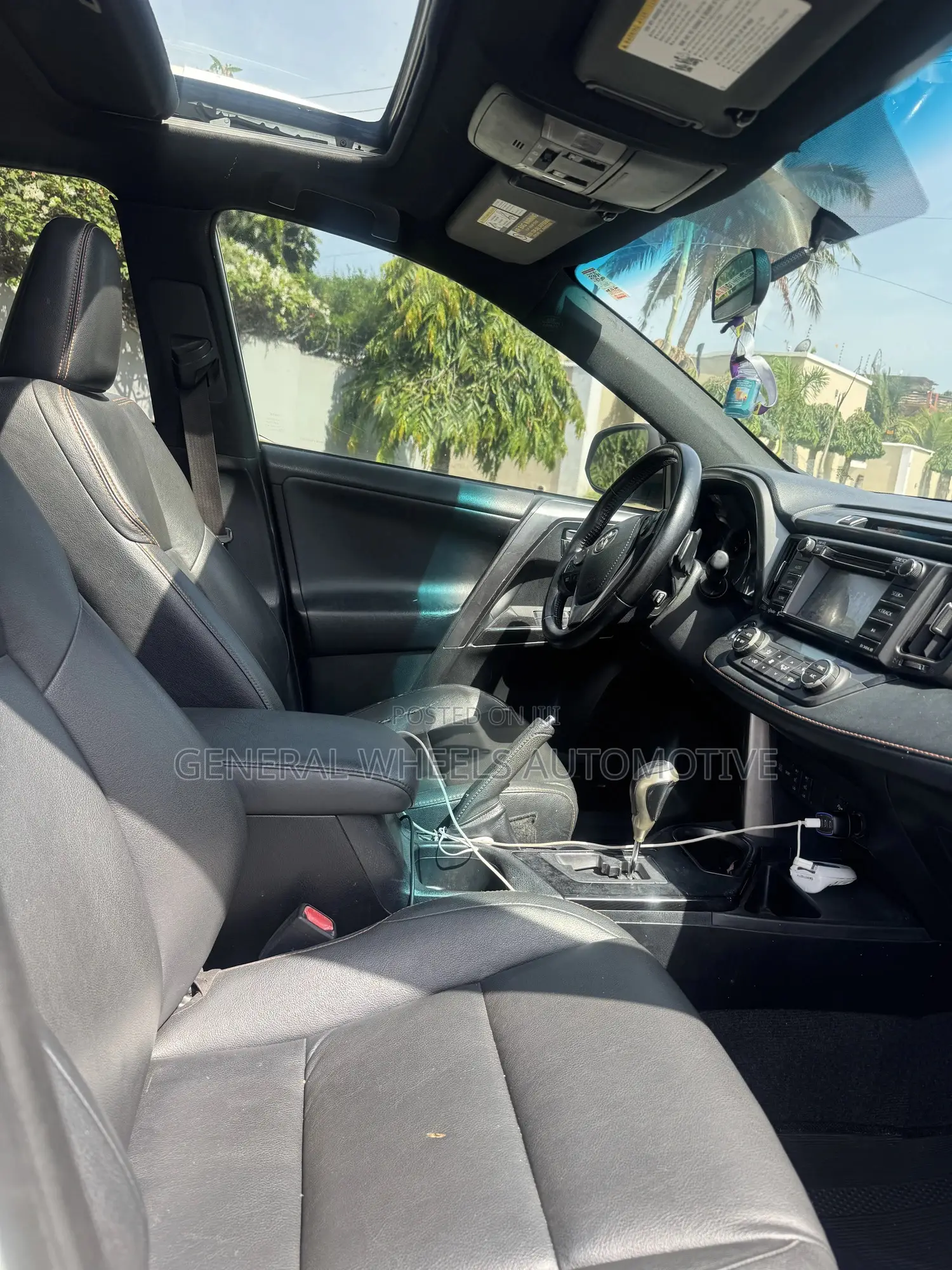 Toyota RAV4 SE AWD (2.5L 4cyl 6A) 2016 White