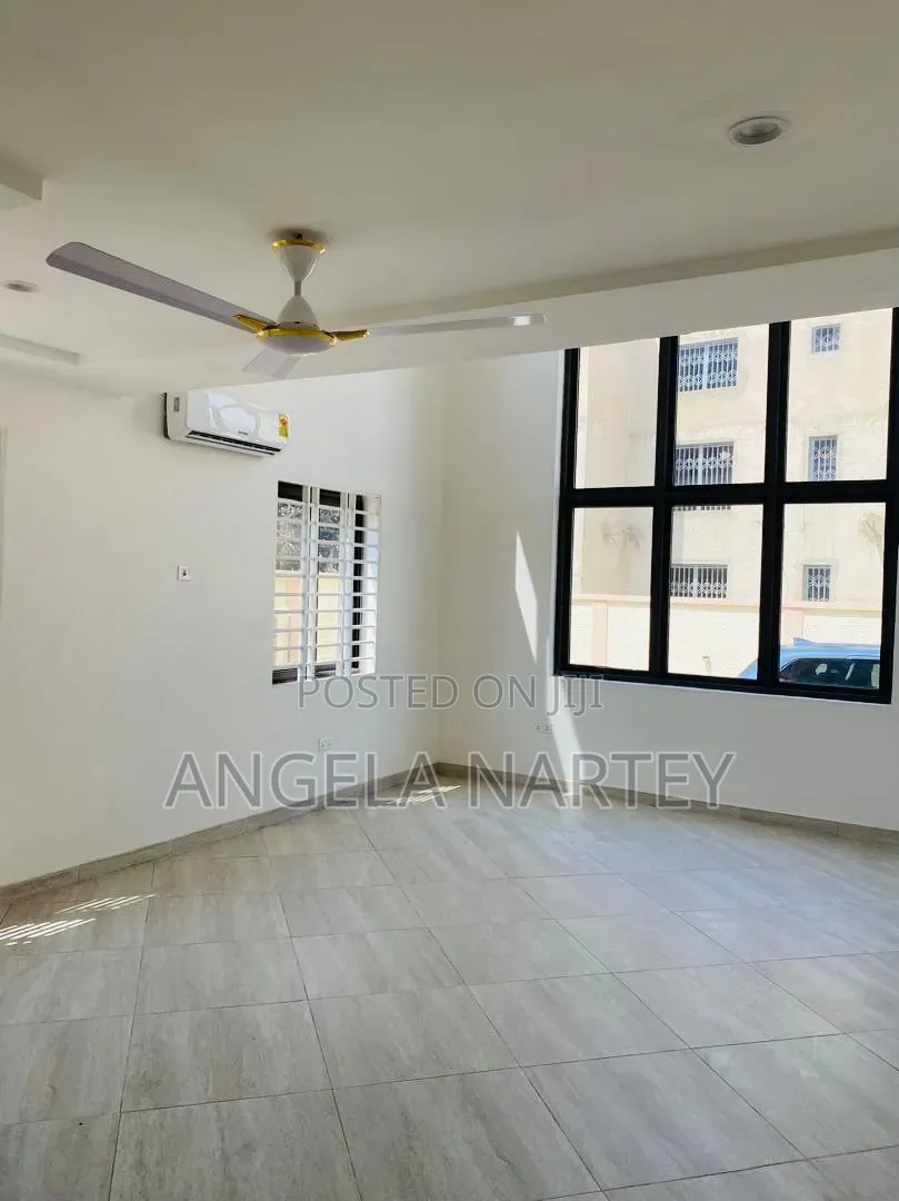 5bdrm House in Spintex, Accra Metropolitan for sale