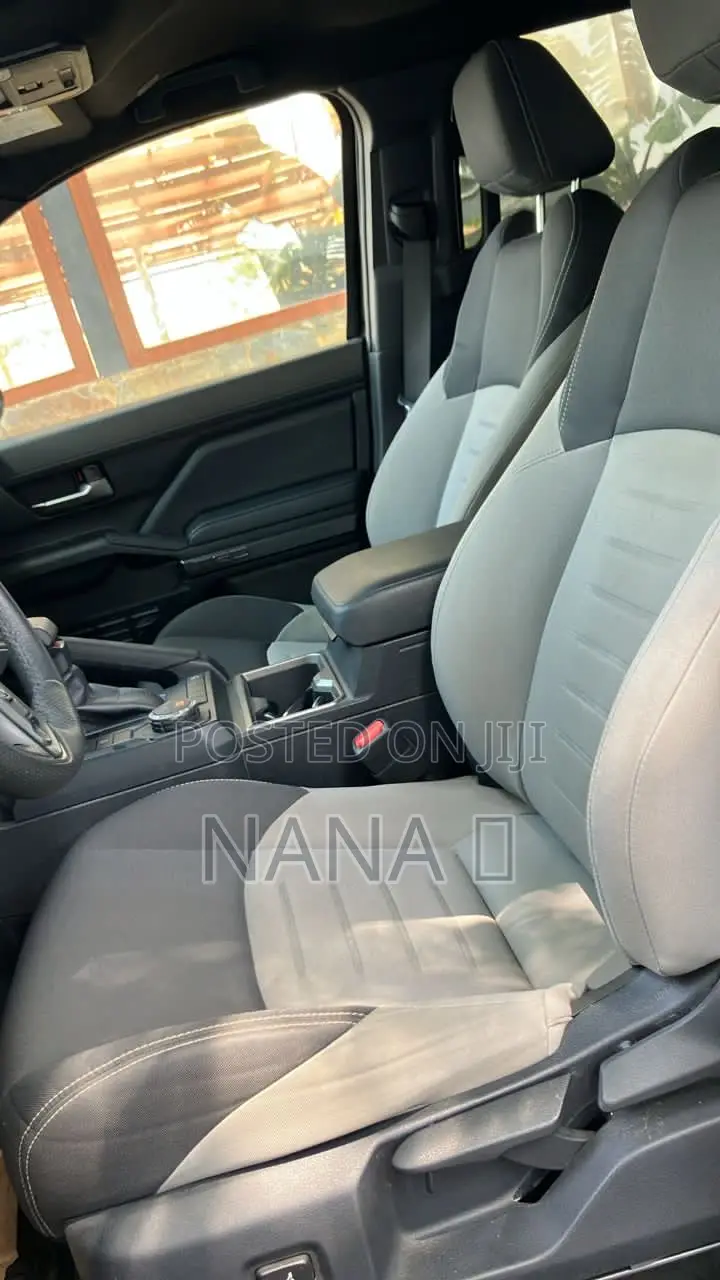Toyota Tacoma SR5 XtraCab 6' Bed AT 2024 Black