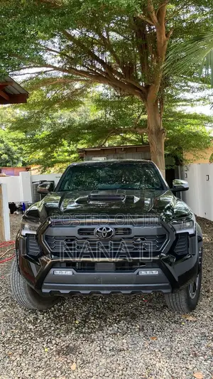 Toyota Tacoma SR5 XtraCab 6' Bed AT 2024 Black
