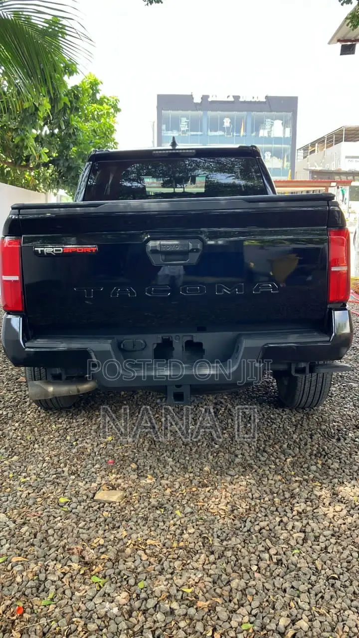 Toyota Tacoma SR5 XtraCab 6' Bed AT 2024 Black