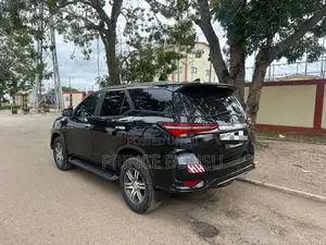 Toyota Fortuner 2018 Black