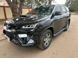 Toyota Fortuner 2018 Black