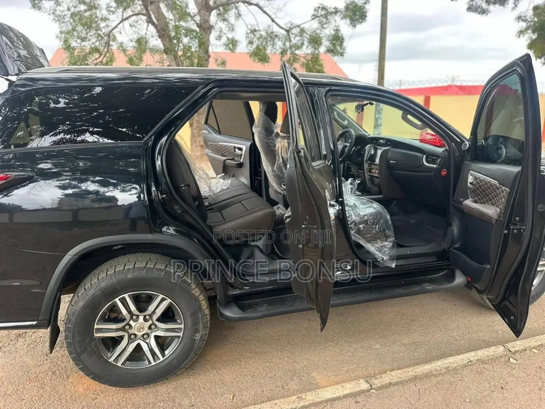 Toyota Fortuner 2018 Black