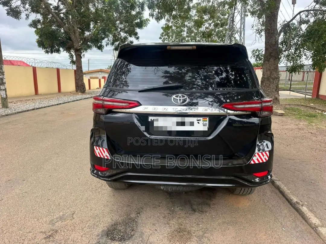 Toyota Fortuner 2018 Black