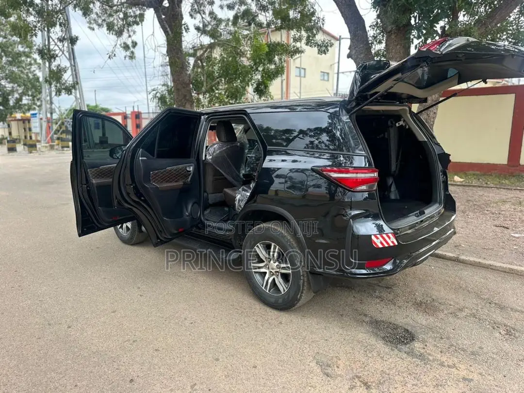 Toyota Fortuner 2018 Black