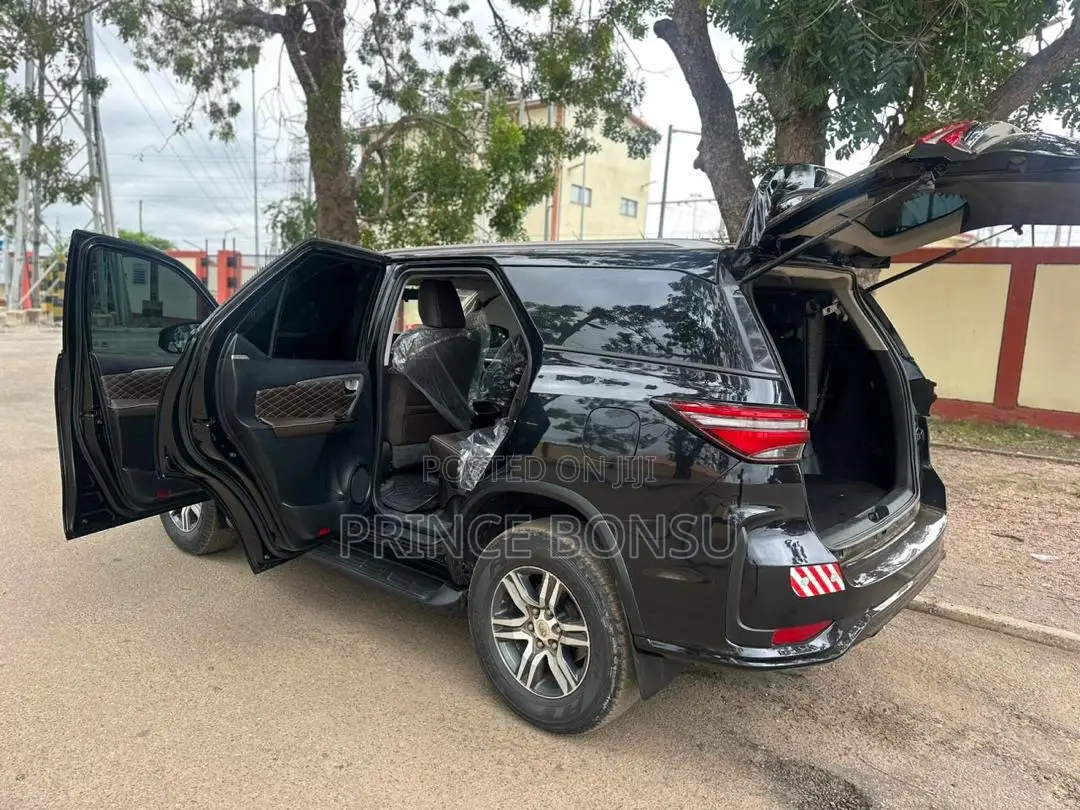 Toyota Fortuner 2018 Black