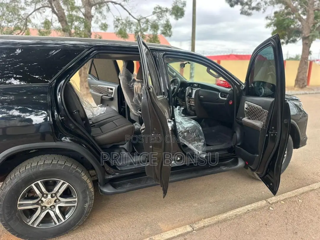 Toyota Fortuner 2018 Black