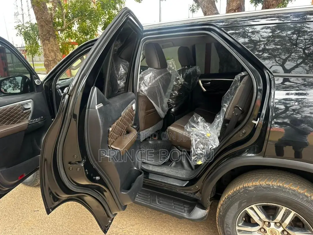 Toyota Fortuner 2018 Black