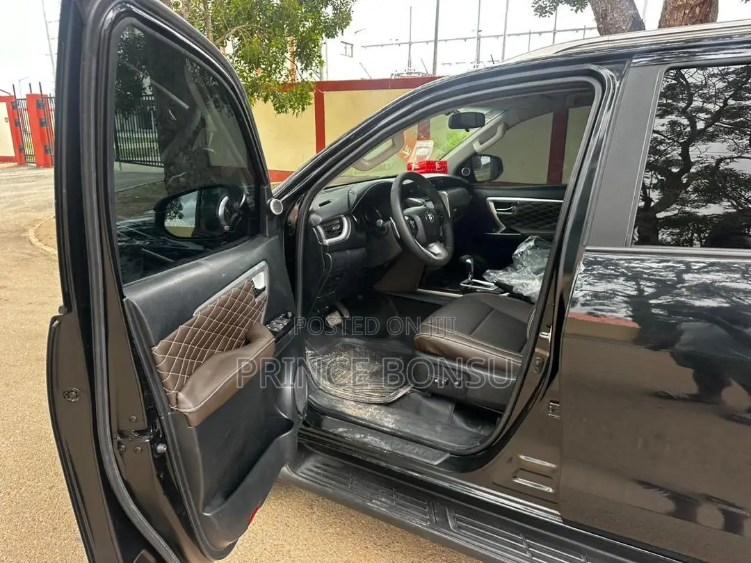 Toyota Fortuner 2018 Black