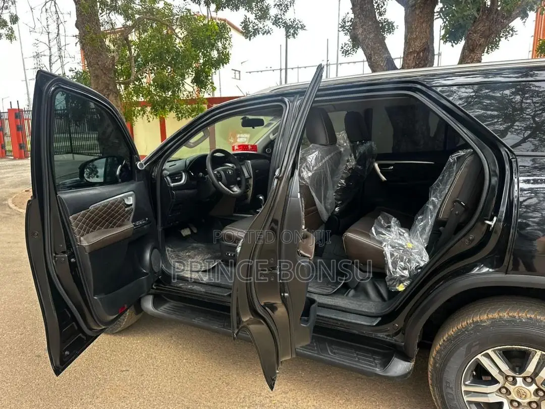 Toyota Fortuner 2018 Black