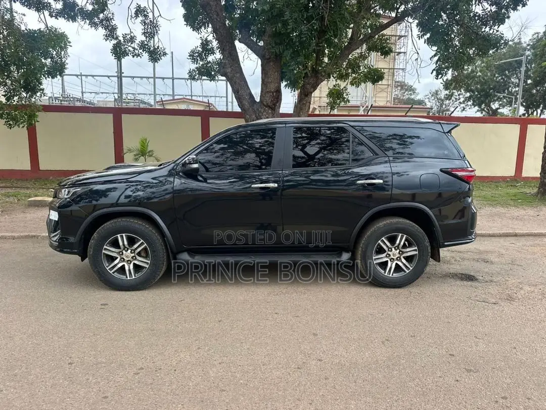 Toyota Fortuner 2018 Black