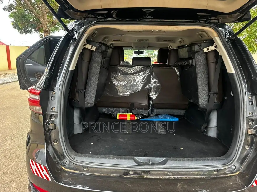 Toyota Fortuner 2018 Black