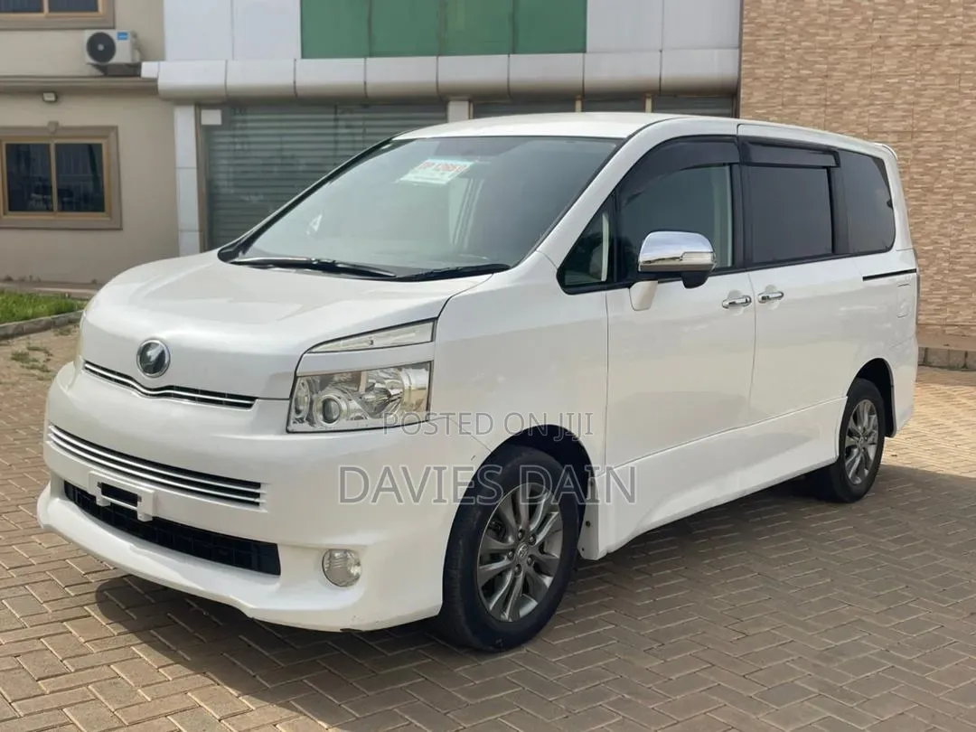 Toyota Voxy SV Premium 2014 White