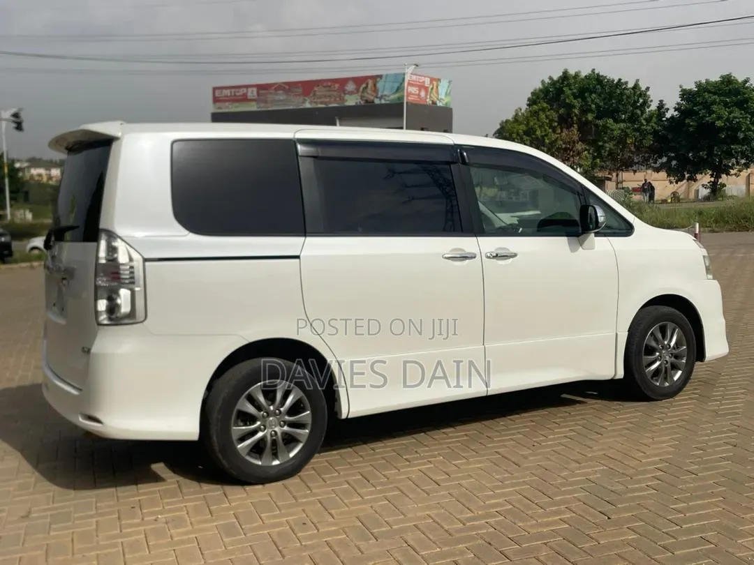 Toyota Voxy SV Premium 2014 White