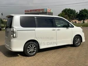 Toyota Voxy SV Premium 2014 White