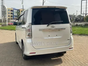 Toyota Voxy SV Premium 2014 White