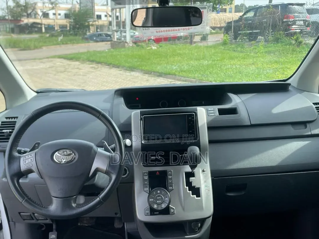 Toyota Voxy SV Premium 2014 White