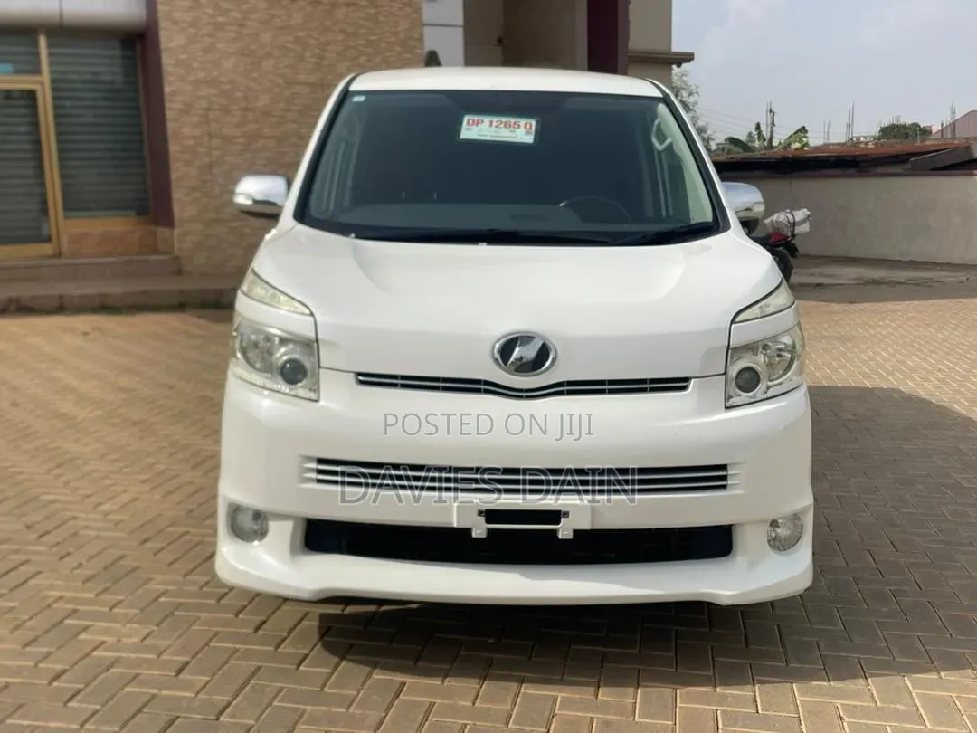 Toyota Voxy SV Premium 2014 White