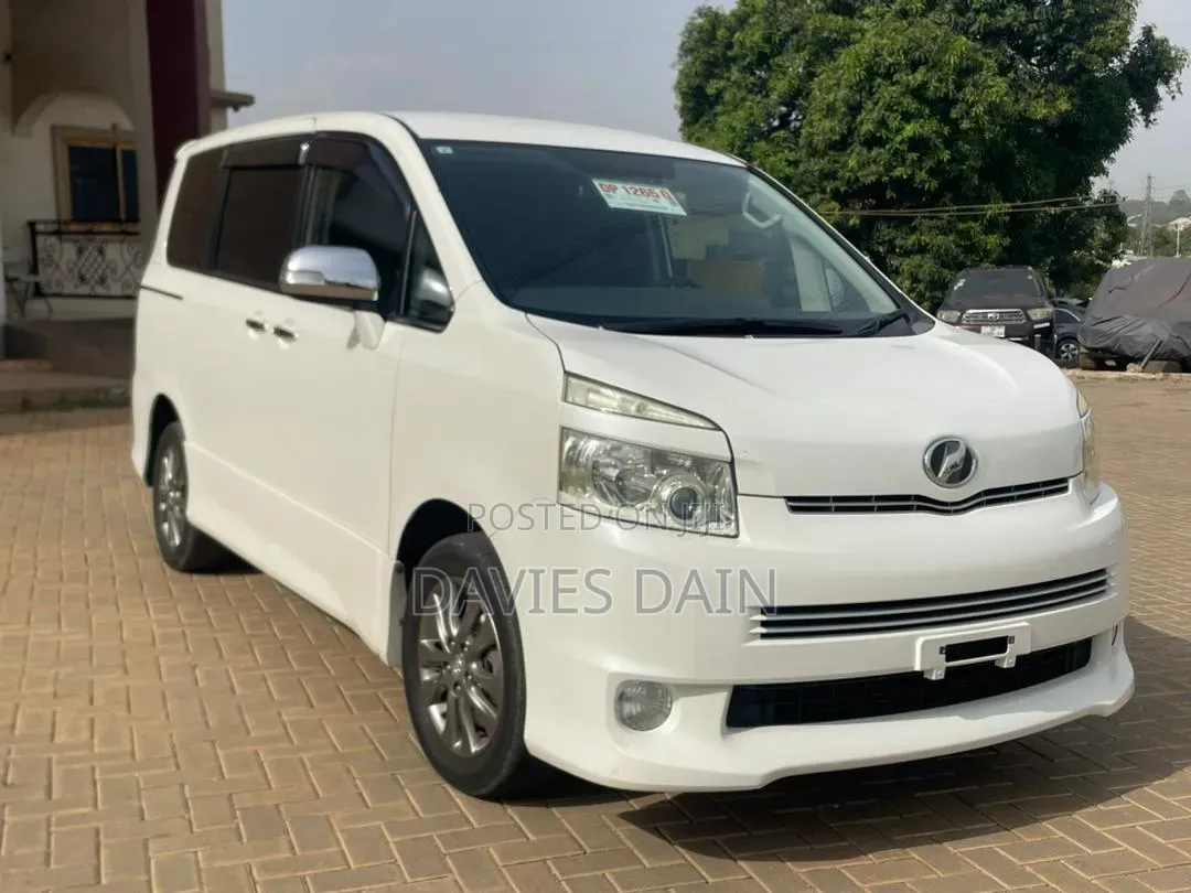 Toyota Voxy SV Premium 2014 White