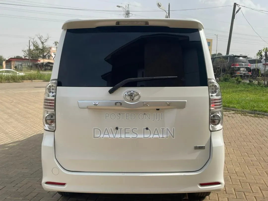 Toyota Voxy SV Premium 2014 White