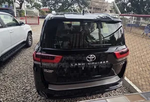 New Toyota Land Cruiser LC300 2025 Black