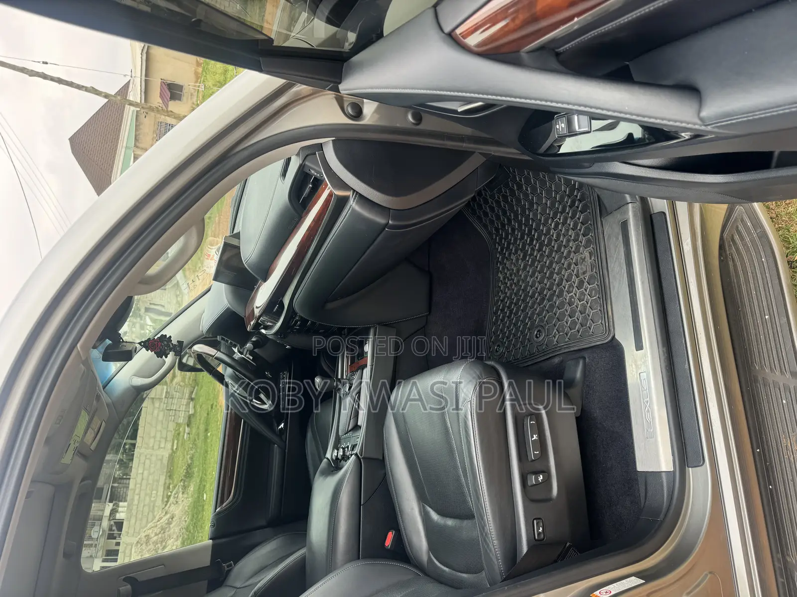 Lexus LX 570 AWD 2017 Gold