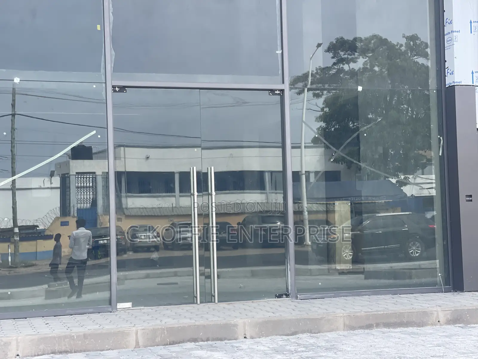1005 SQM Showroom for Rent