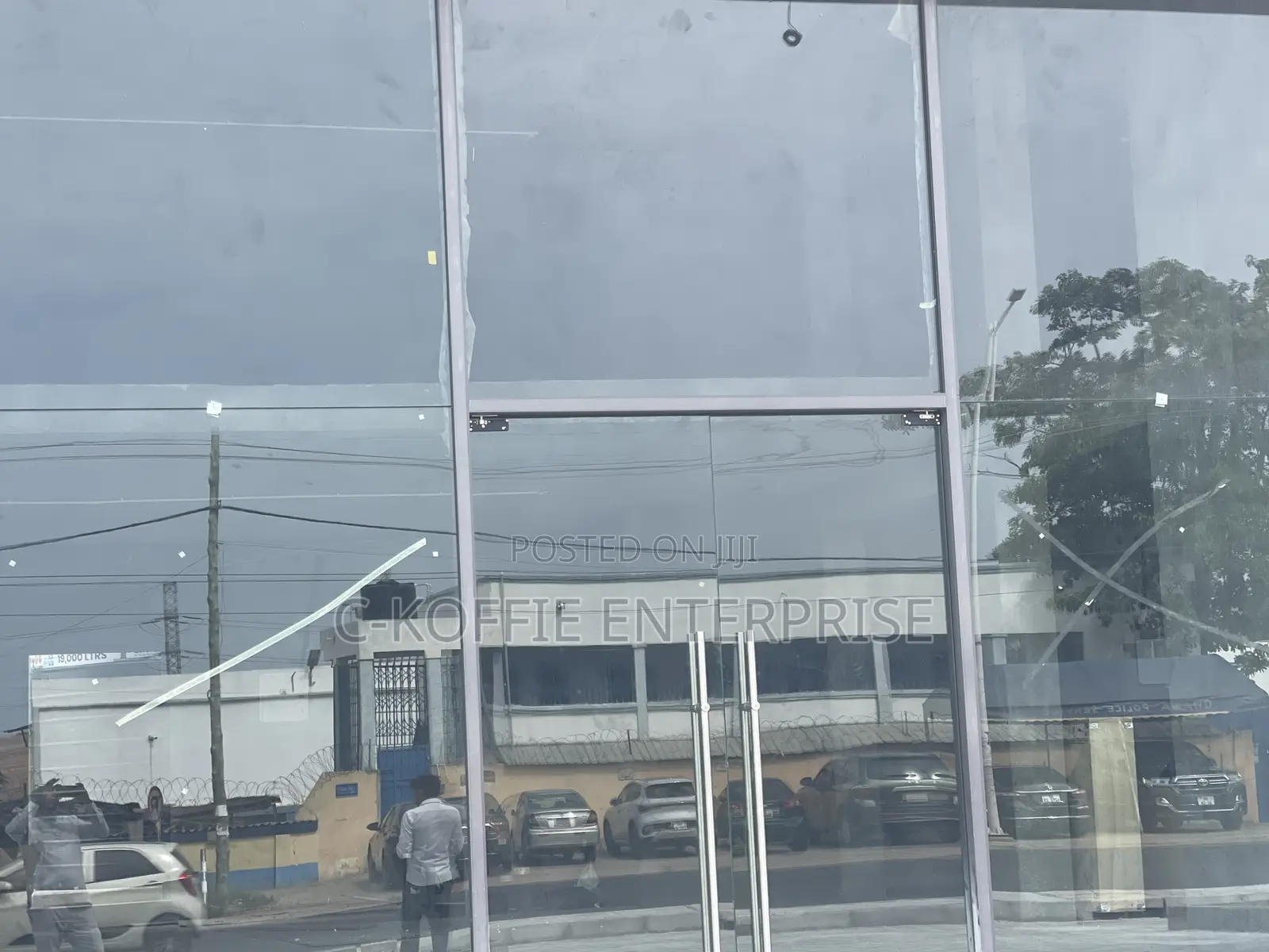 1005 SQM Showroom for Rent