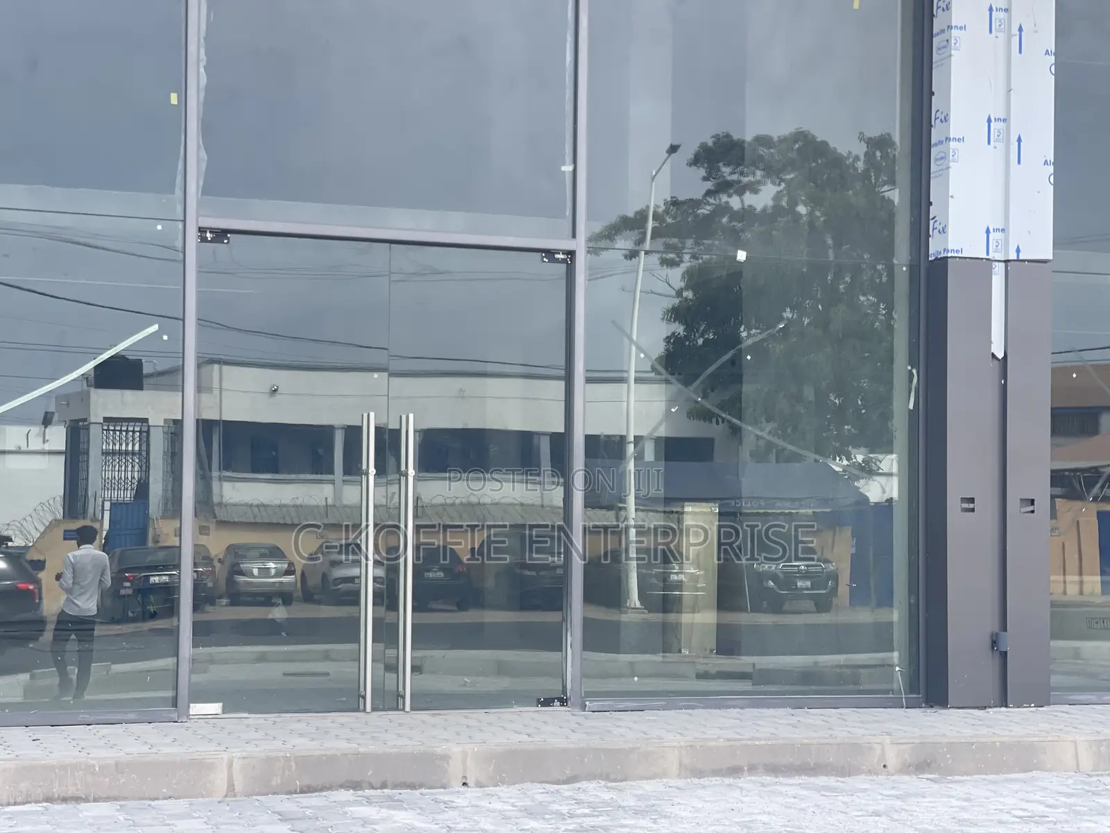 1005 SQM Showroom for Rent