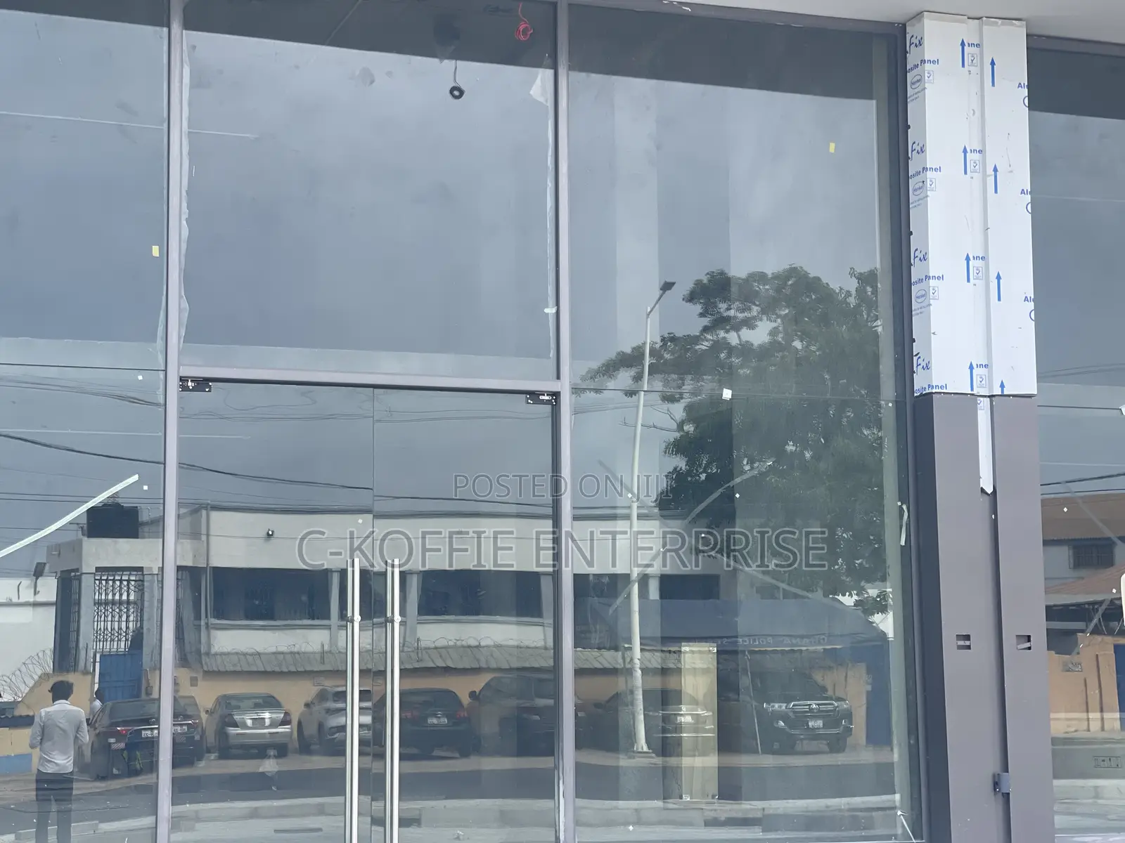 1005 SQM Showroom for Rent
