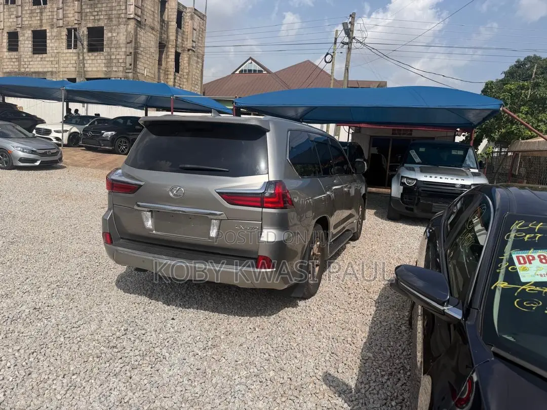 Lexus LX 570 AWD 2017 Gold