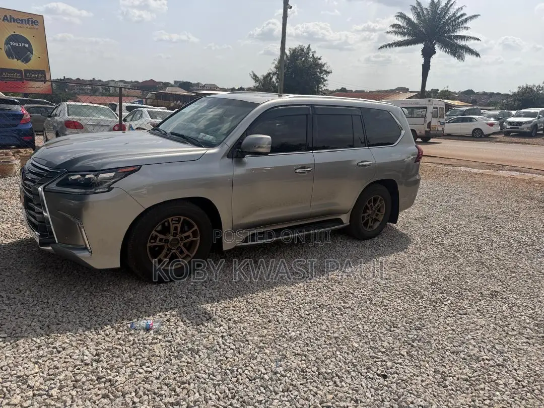 Lexus LX 570 AWD 2017 Gold