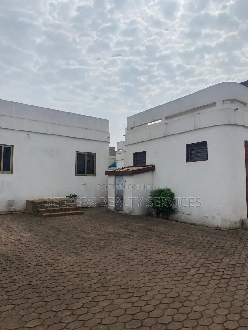 5bdrm House in Seekers Realty, School Area for sale