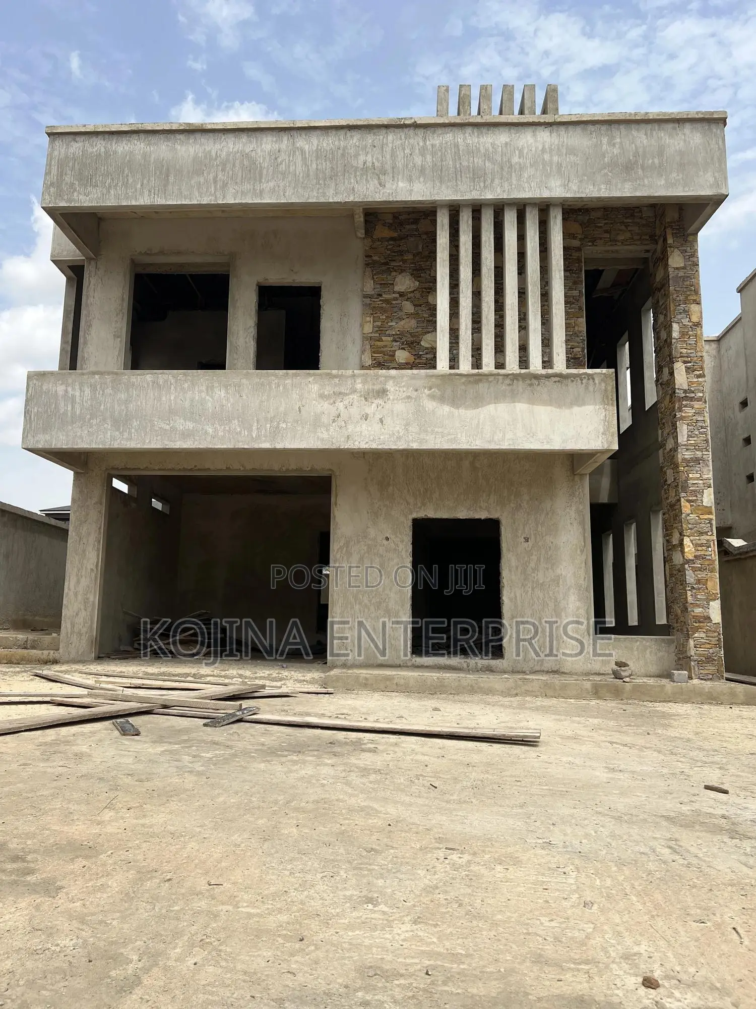 4bdrm Townhouse/Terrace in Good Link Estate, Kumasi Metropolitan