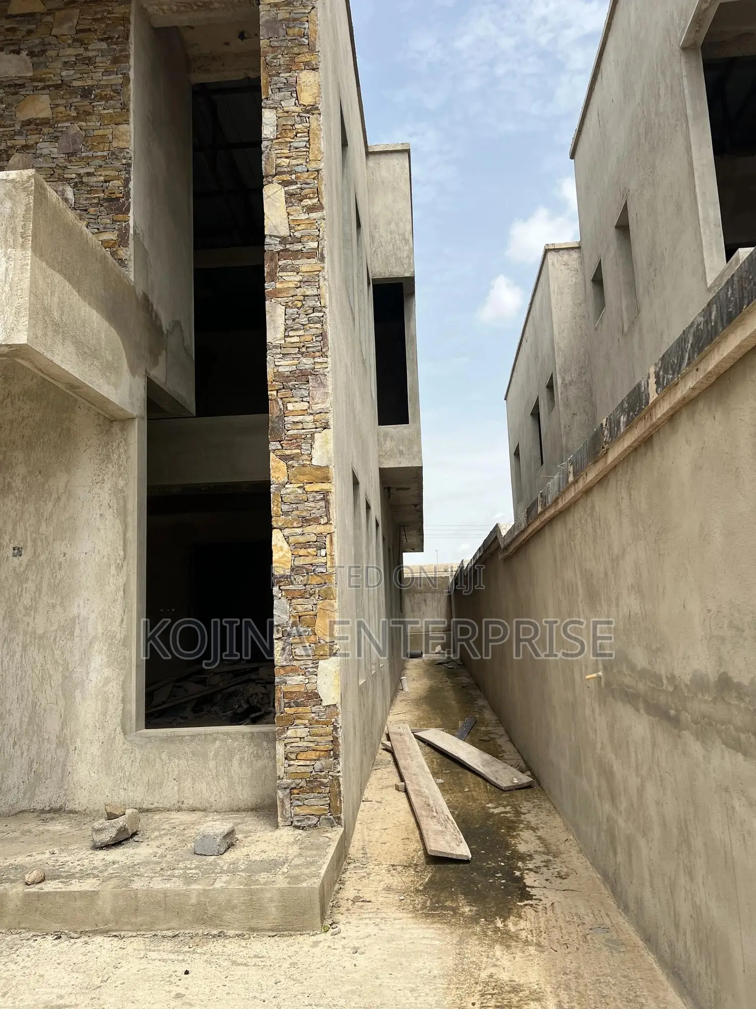 4bdrm Townhouse/Terrace in Good Link Estate, Kumasi Metropolitan