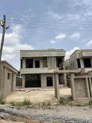 4bdrm Townhouse/Terrace in Good Link Estate, Kumasi Metropolitan