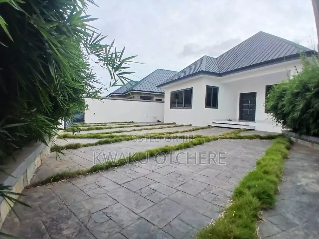 3bdrm House in The Herrmanns Estate, Accra Metropolitan for sale