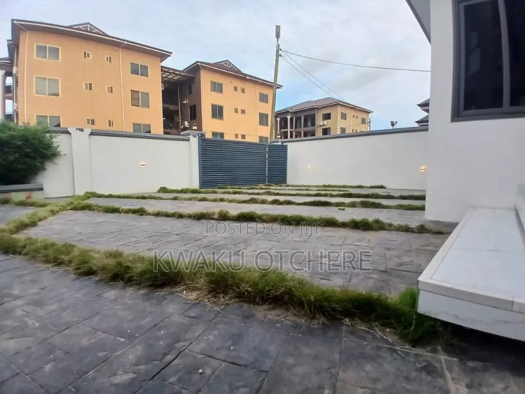 3bdrm House in The Herrmanns Estate, Accra Metropolitan for sale