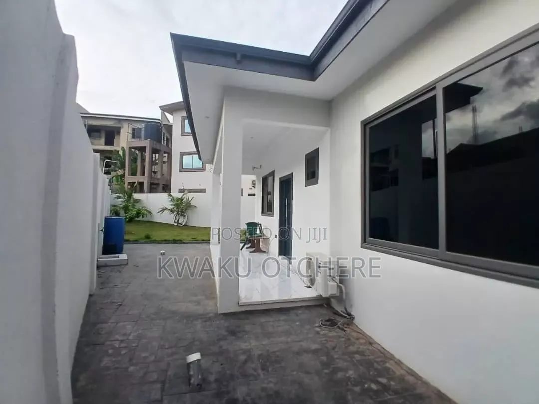 3bdrm House in The Herrmanns Estate, Accra Metropolitan for sale