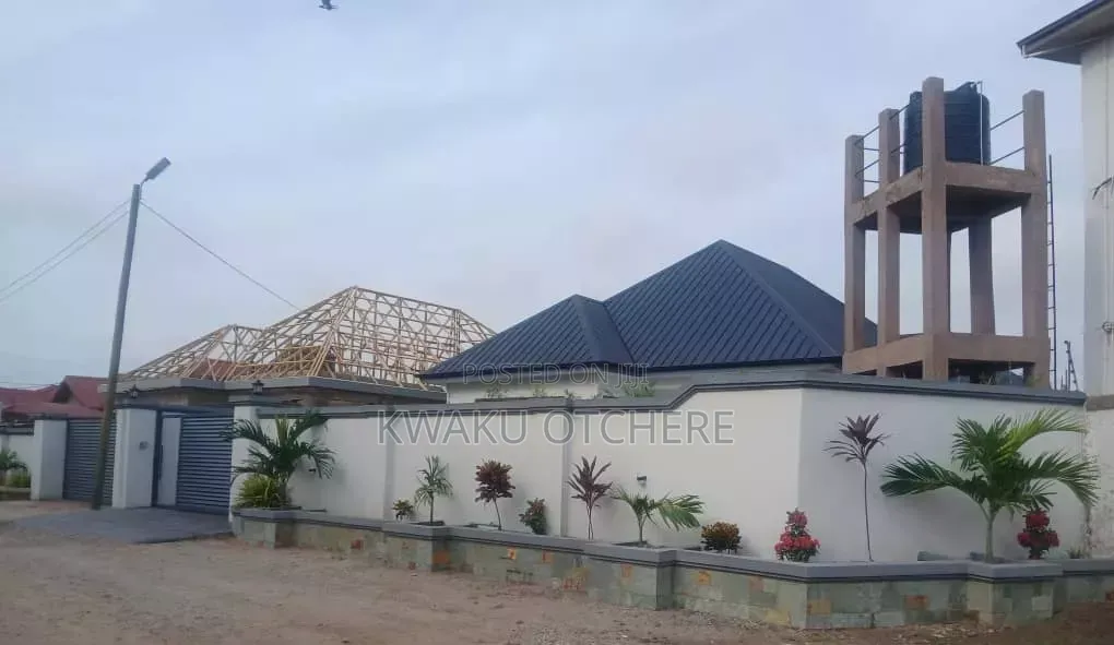3bdrm House in The Herrmanns Estate, Accra Metropolitan for sale
